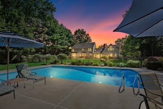 15 Wenlock Cir