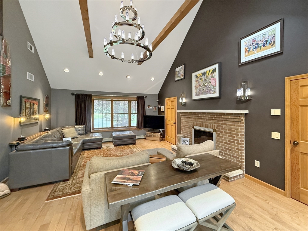 15 Wenlock Cir
