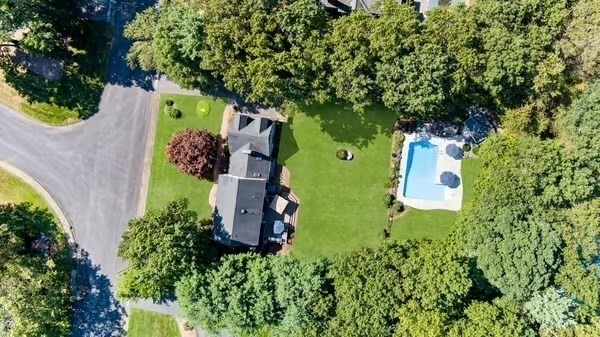 15 Wenlock Cir