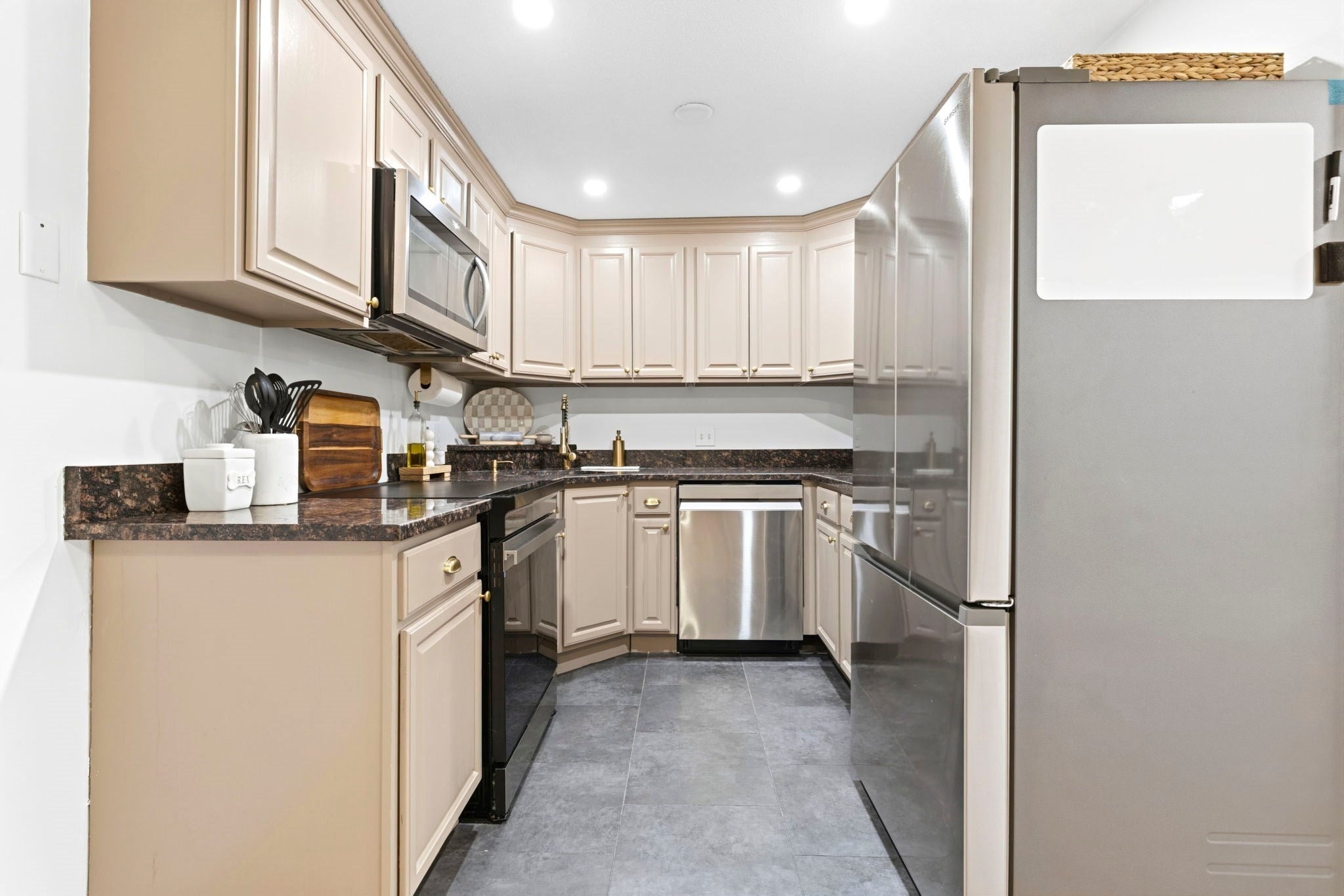 206 Rock St M7