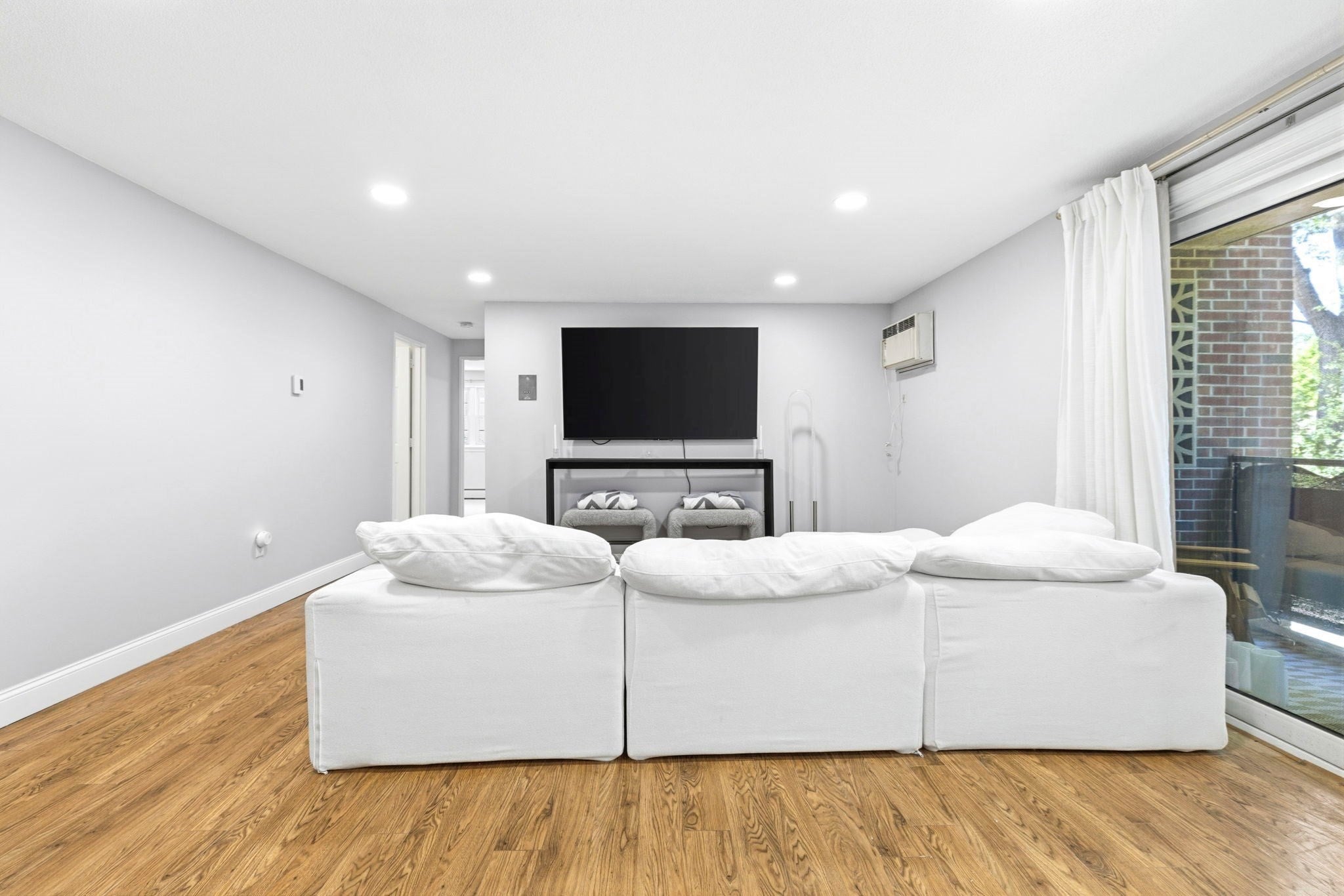 206 Rock St M7