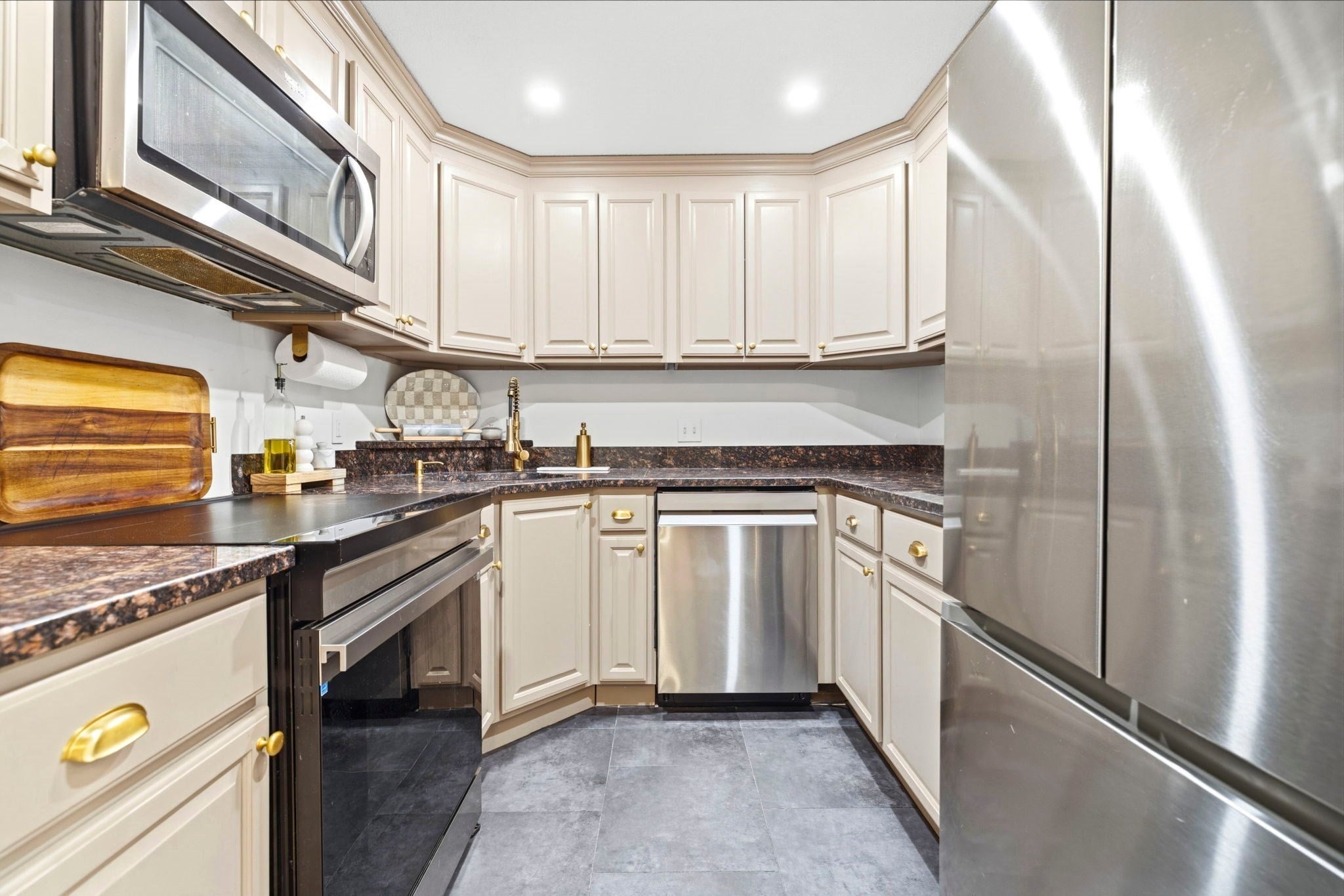 206 Rock St M7