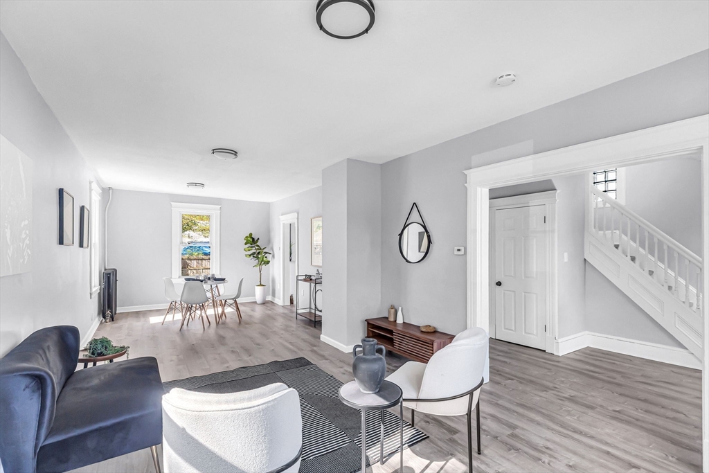 24 Lorimer St