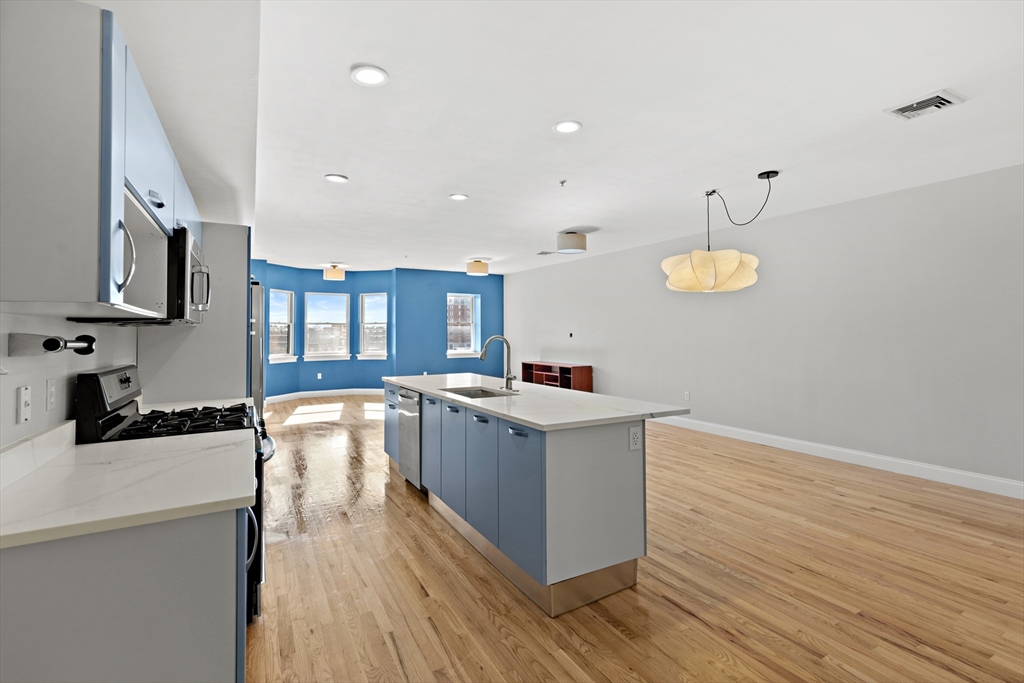 877 Harrison Ave 7