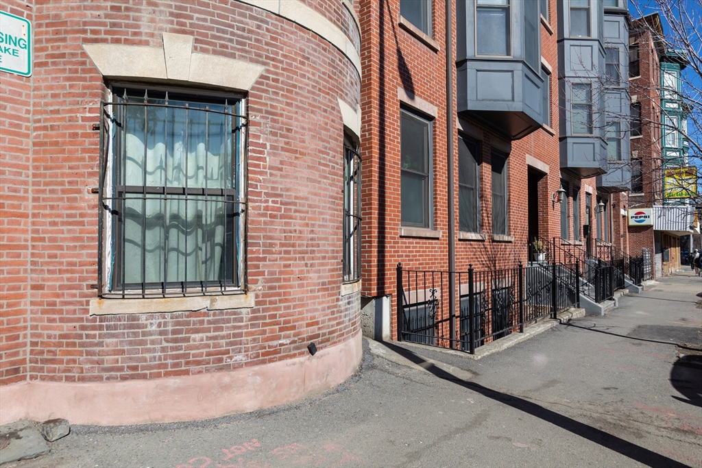 877 Harrison Ave 7