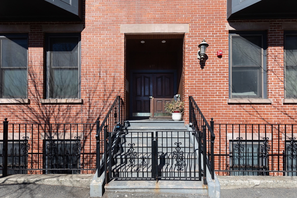 877 Harrison Ave 7