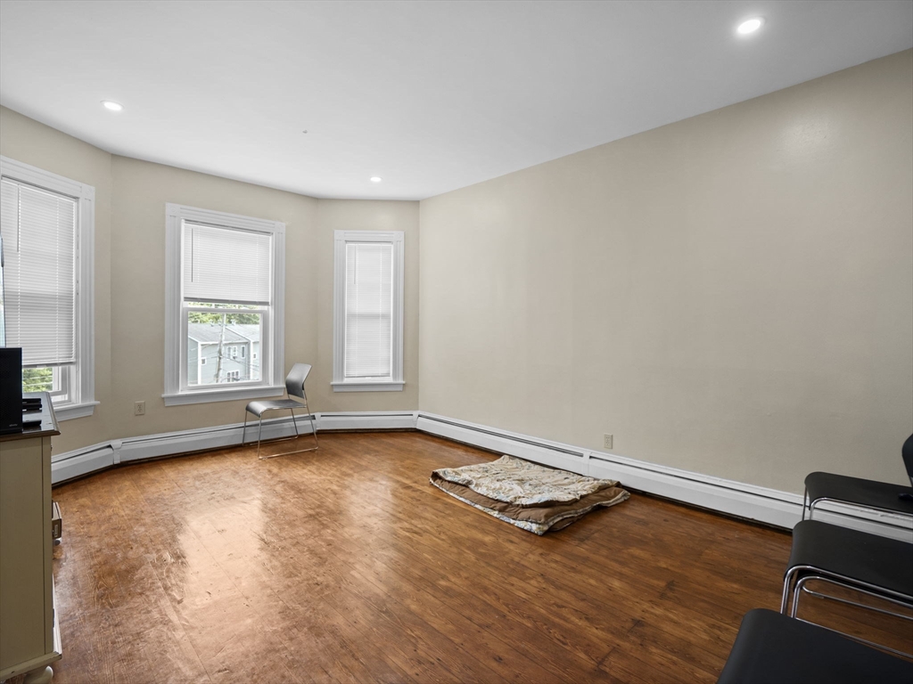 Boston, Massachusetts 02121, United States, 9 Bedrooms Bedrooms, ,3 BathroomsBathrooms,Residential,Active,139321