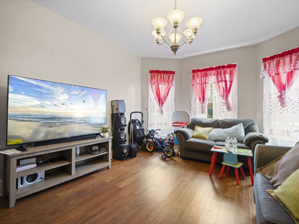 Boston, Massachusetts 02121, United States, 9 Bedrooms Bedrooms, ,3 BathroomsBathrooms,Residential,Active,139321