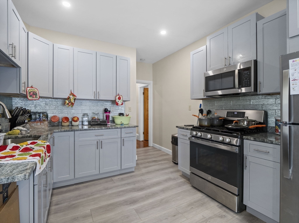 Boston, Massachusetts 02121, United States, 9 Bedrooms Bedrooms, ,3 BathroomsBathrooms,Residential,Active,139321