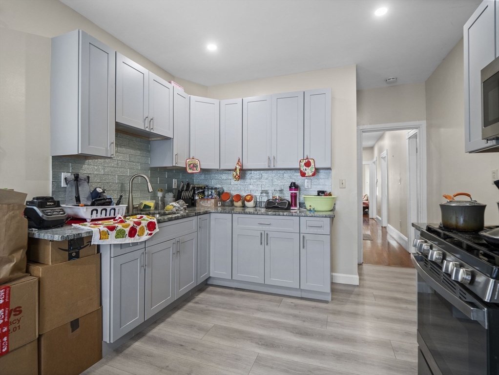 Boston, Massachusetts 02121, United States, 9 Bedrooms Bedrooms, ,3 BathroomsBathrooms,Residential,Active,139321