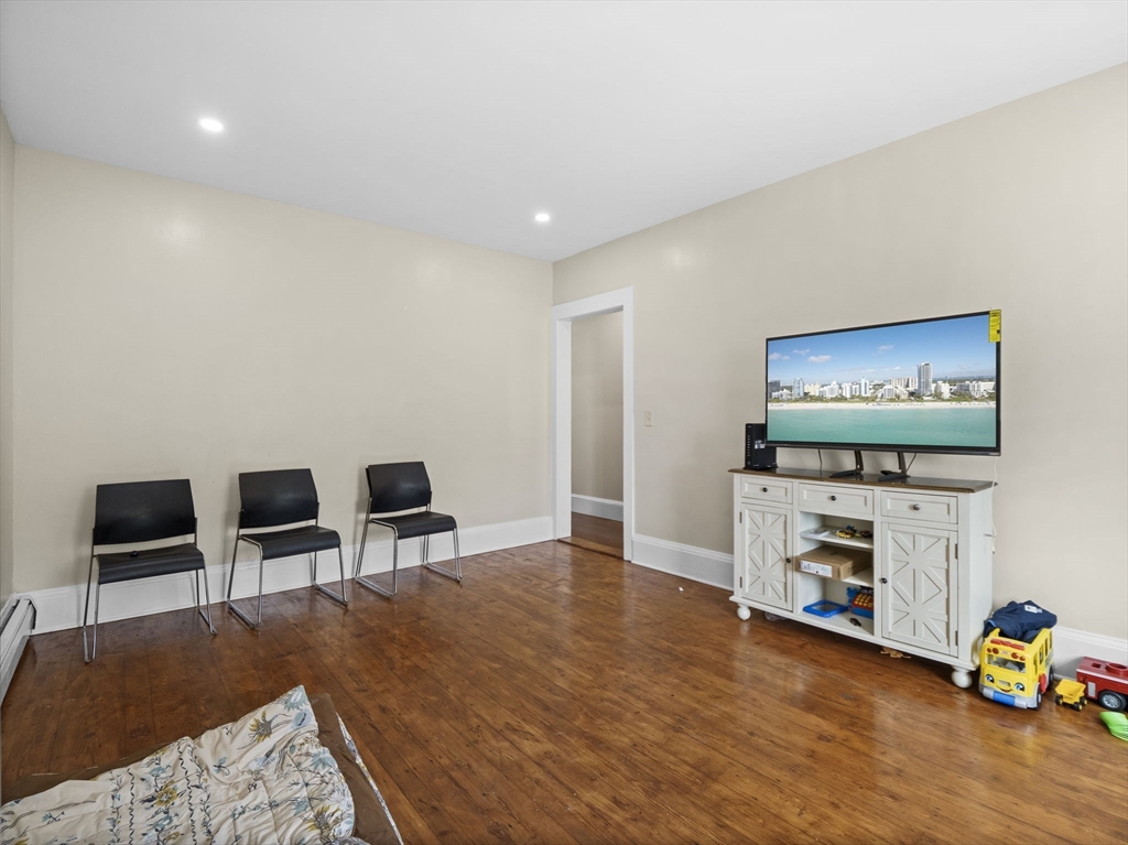 Boston, Massachusetts 02121, United States, 9 Bedrooms Bedrooms, ,3 BathroomsBathrooms,Residential,Active,139321