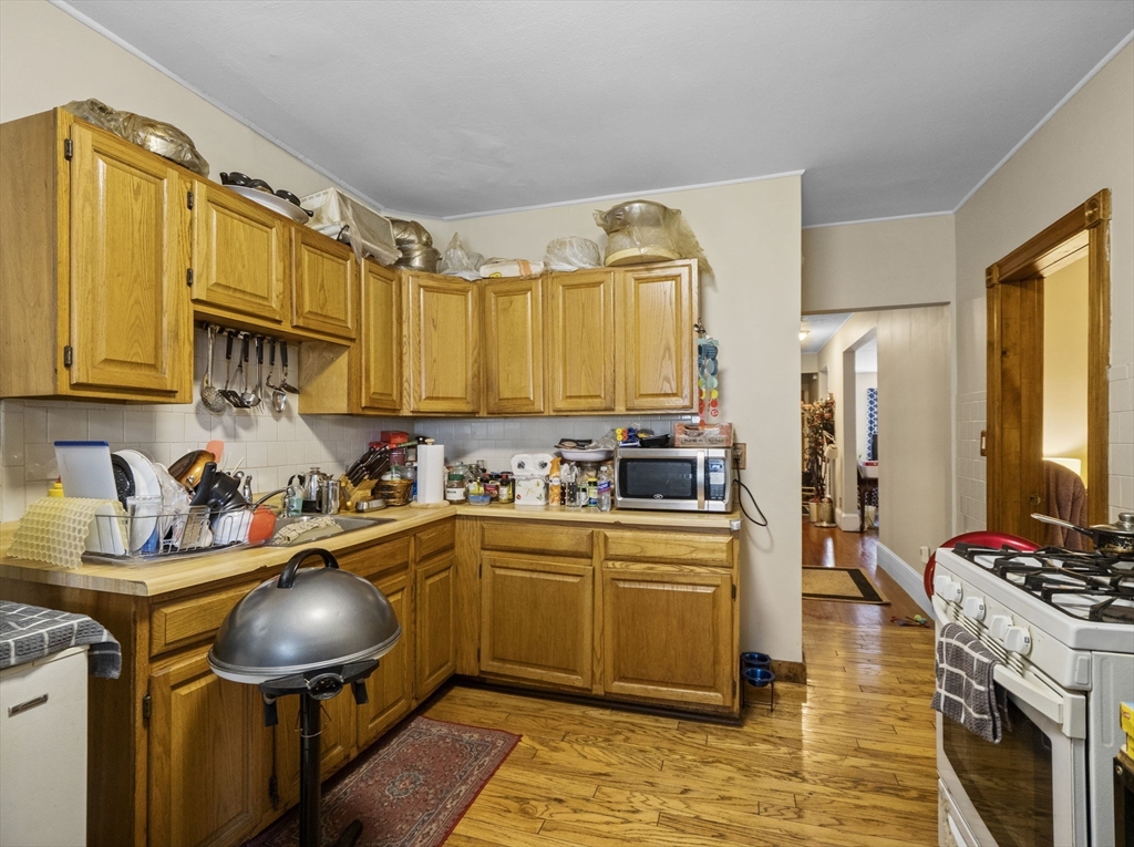 Boston, Massachusetts 02121, United States, 9 Bedrooms Bedrooms, ,3 BathroomsBathrooms,Residential,Active,139321