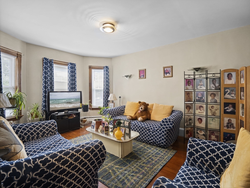 Boston, Massachusetts 02121, United States, 9 Bedrooms Bedrooms, ,3 BathroomsBathrooms,Residential,Active,139321