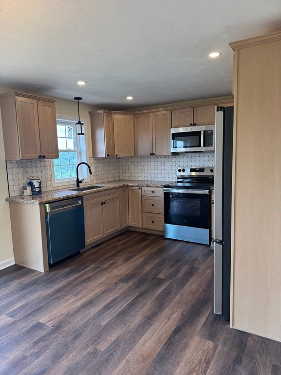 20 Snowberry Cir, Worcester MA 01607