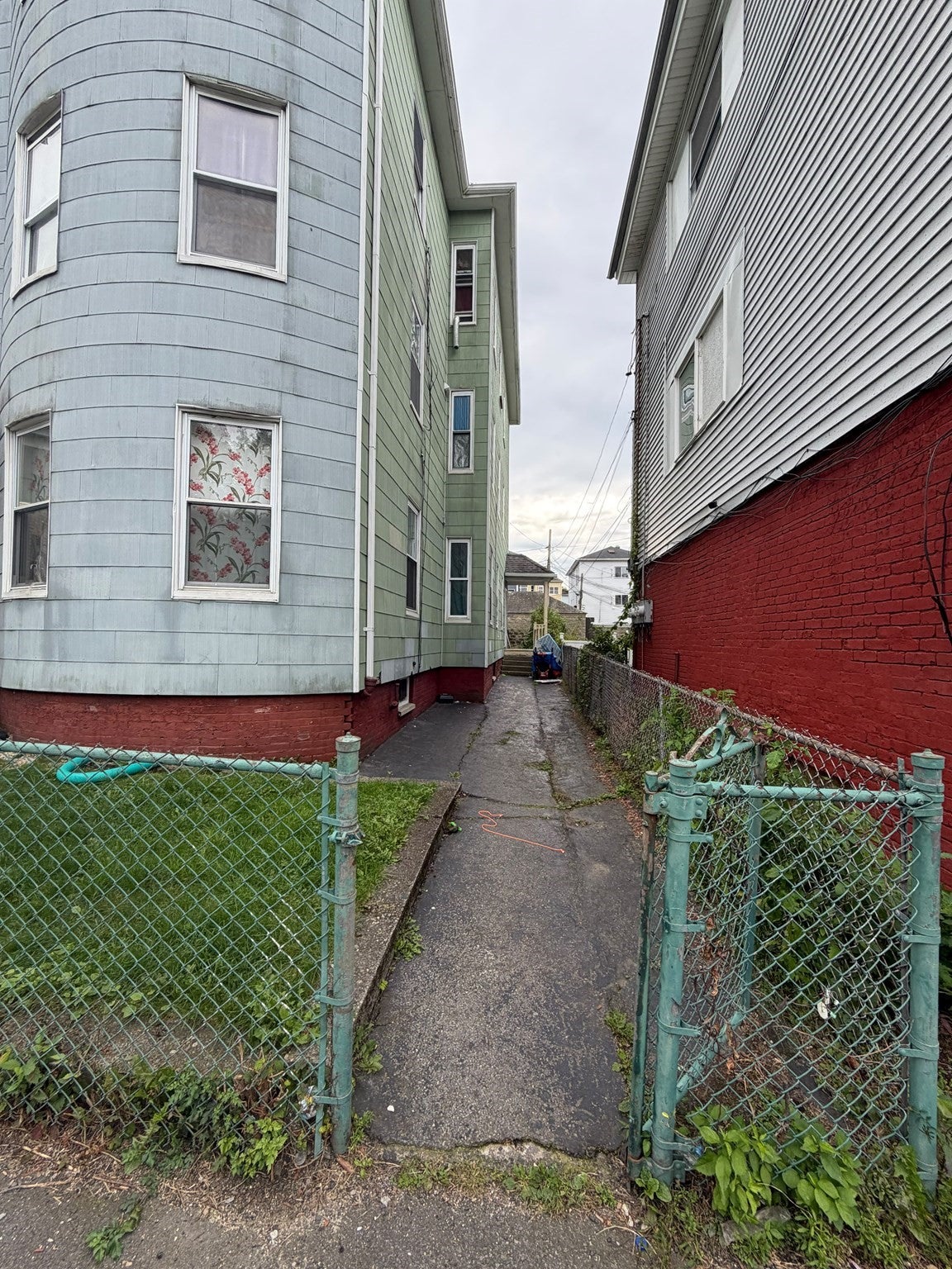 31 Suffield St