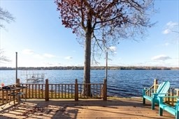12 Edgewater Dr