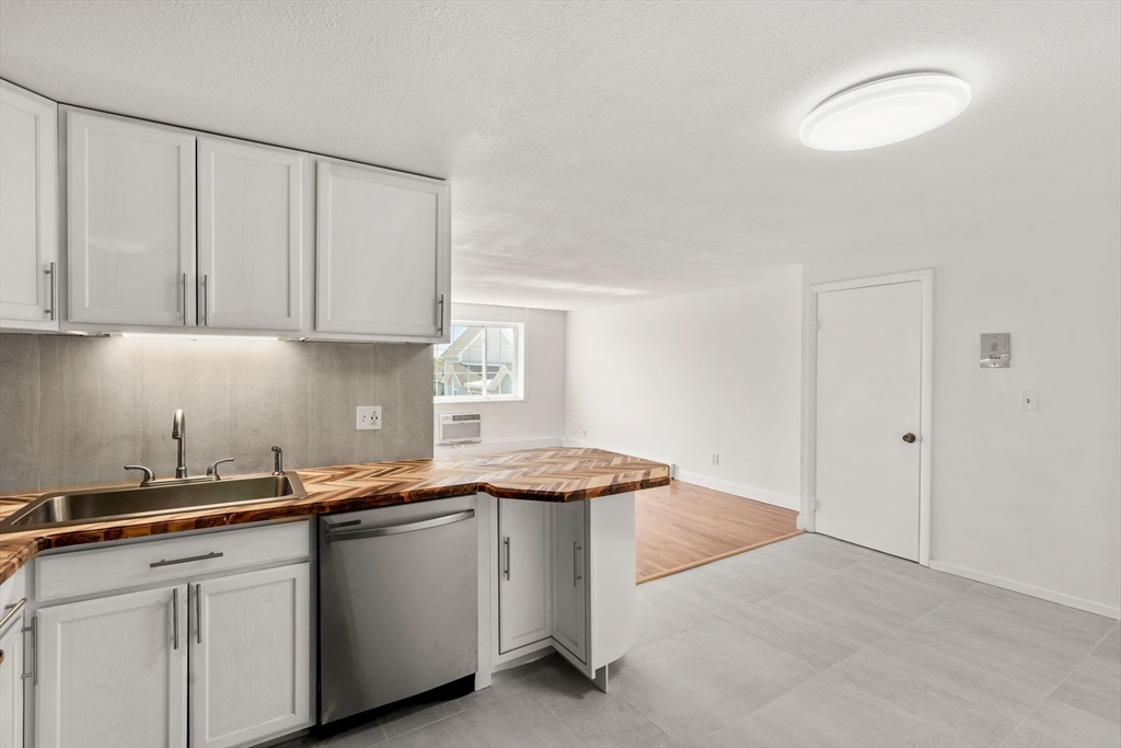 15 Staples Avenue 41