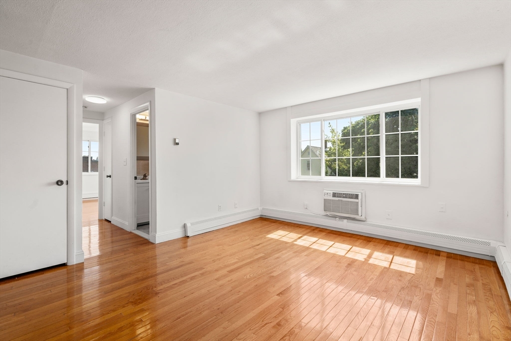 15 Staples Avenue 41