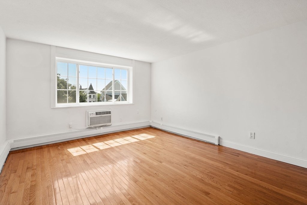 15 Staples Avenue 41