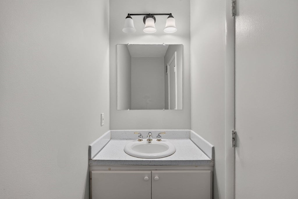 1 Charles St #A, Reading, MA, 1 Charles St #A, Reading, MA Photo #13