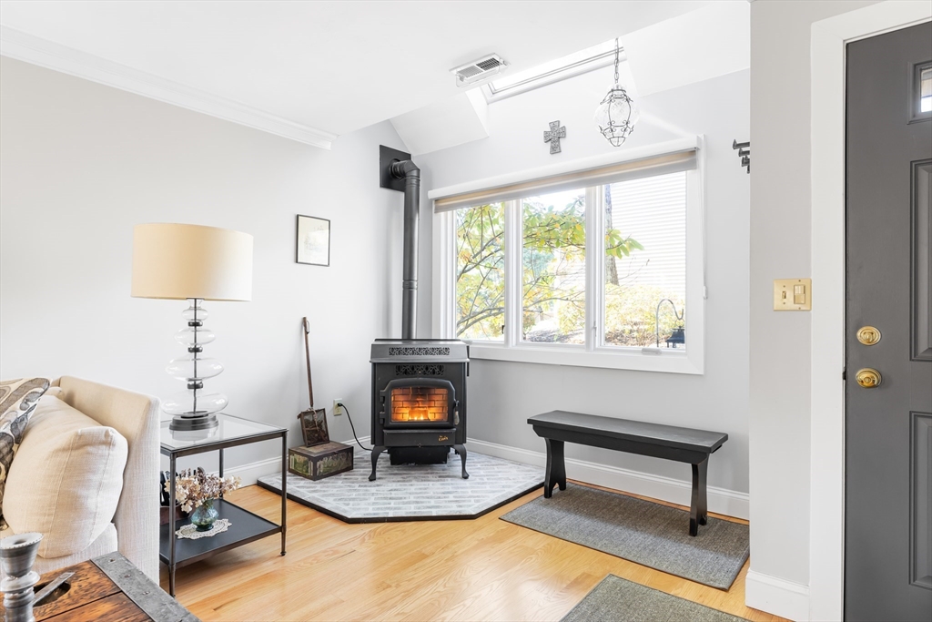 66 Pleasant St 16