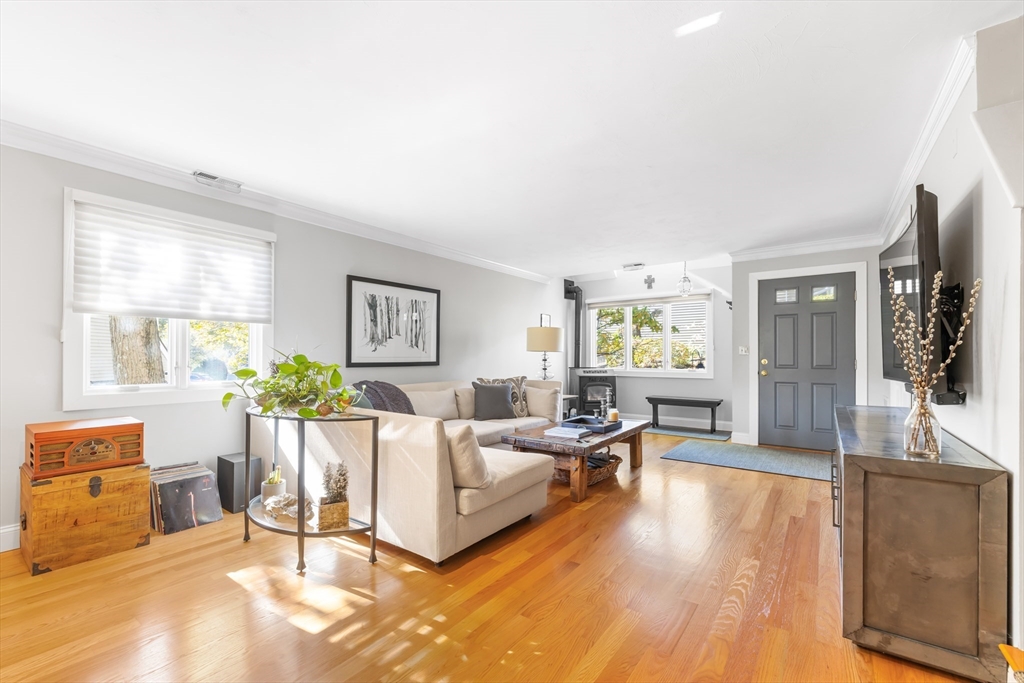 66 Pleasant St 16