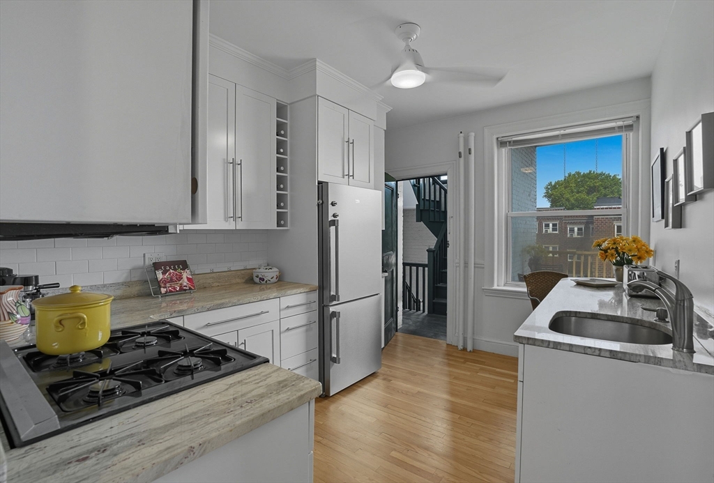 61 Thatcher Street 6