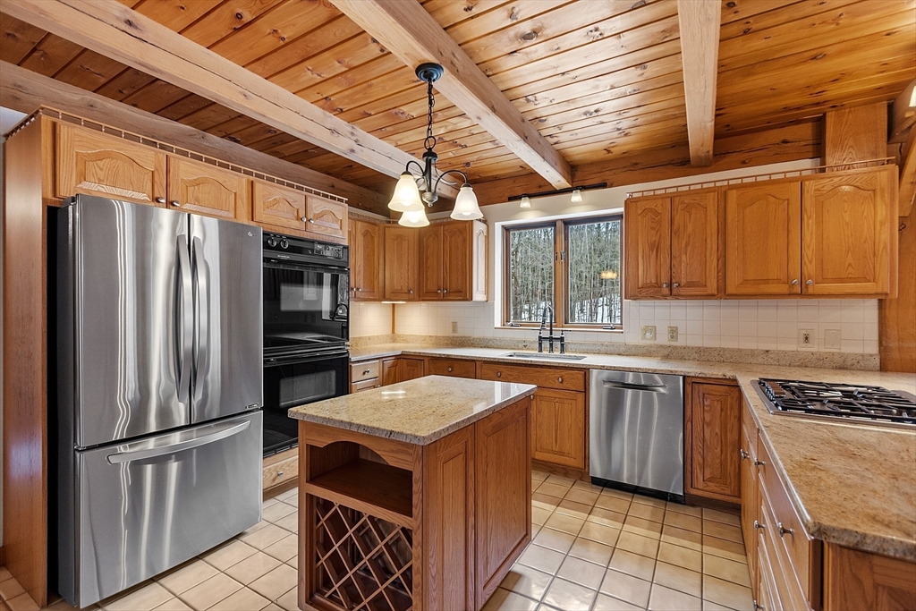 5 Blueberry Hill Ln