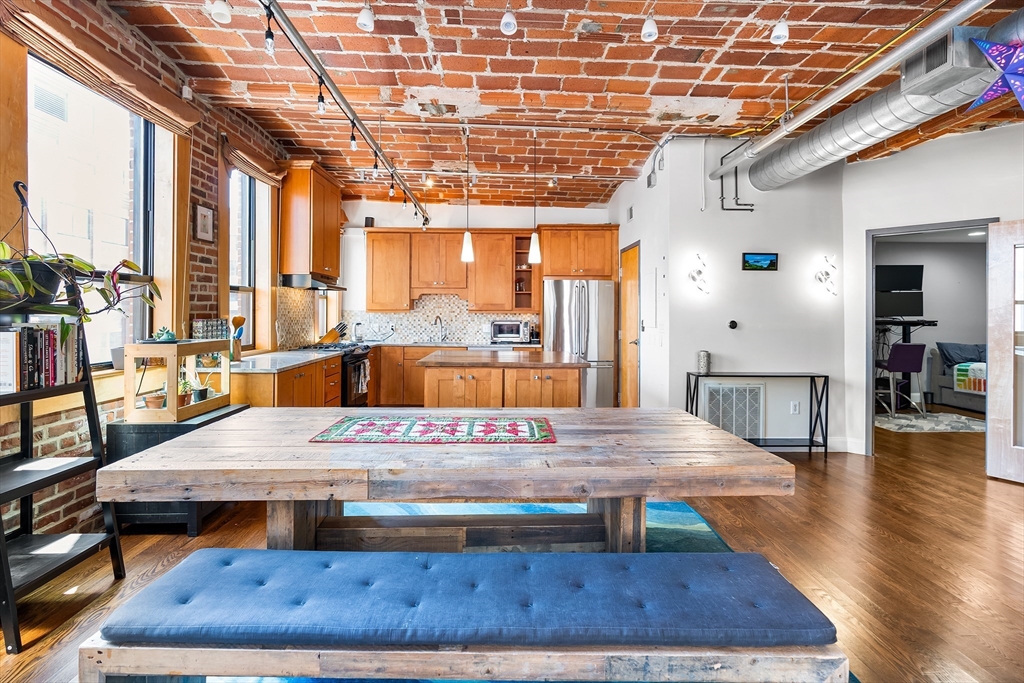 121-123 Beach St 801