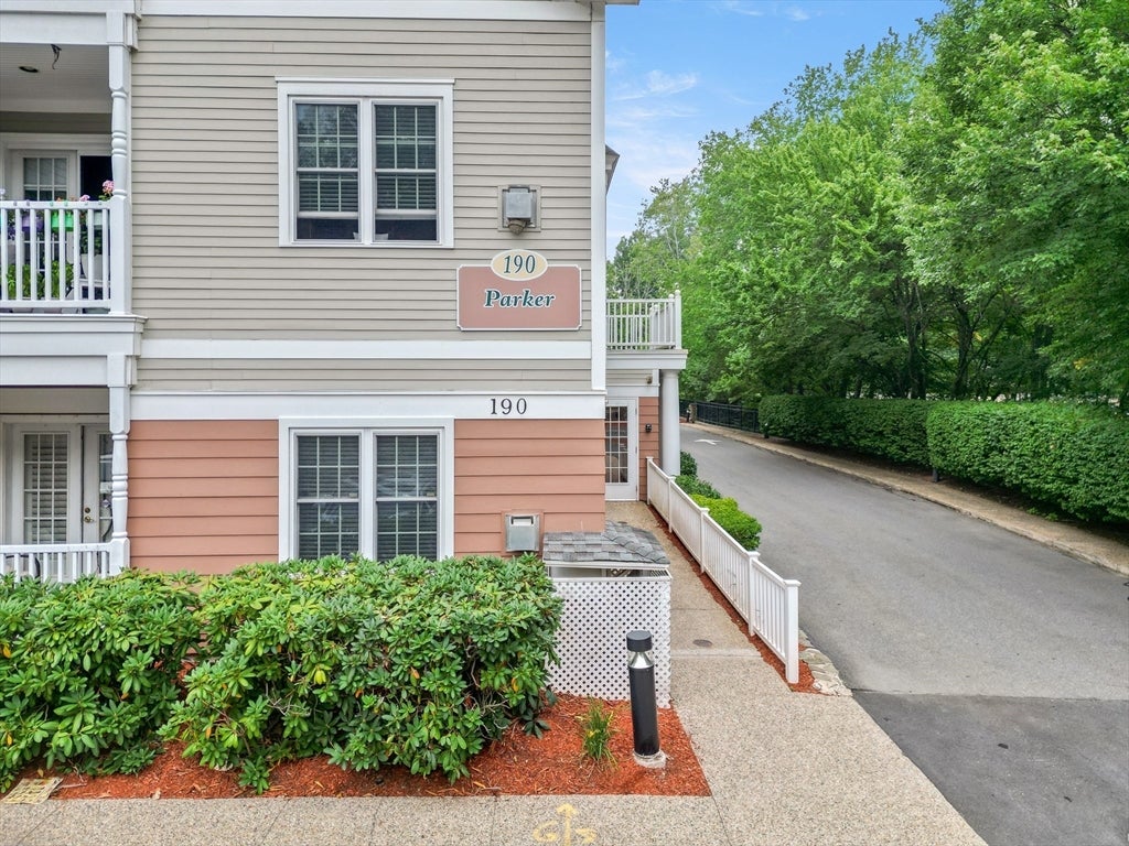 190 Chickering Rd 212D