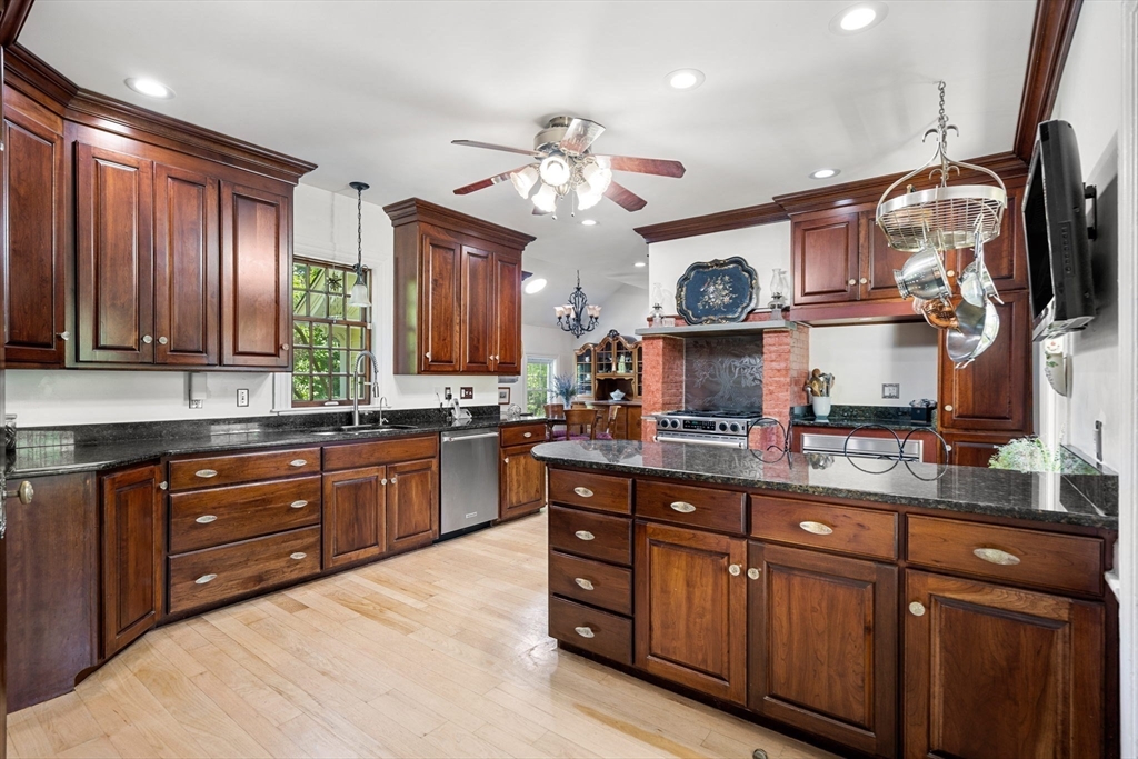 83A Central St