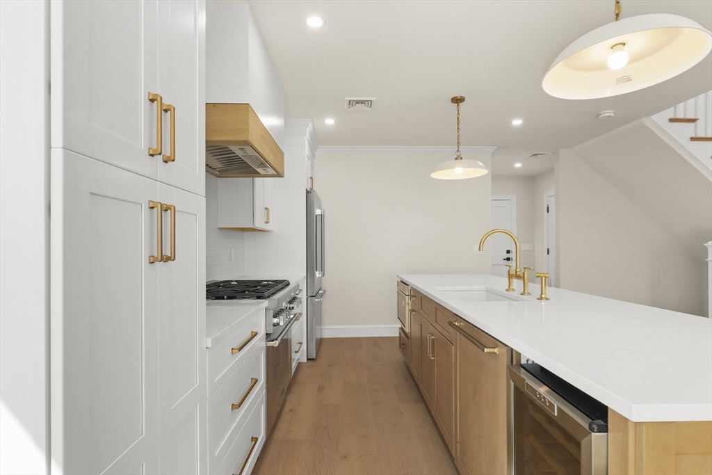 63 Ovington Dr