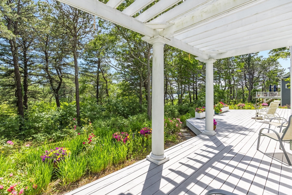 87 Bayshore Dr