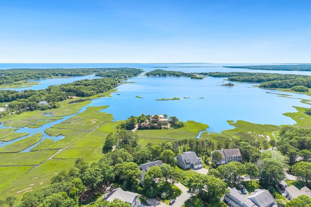 87 Bayshore Dr