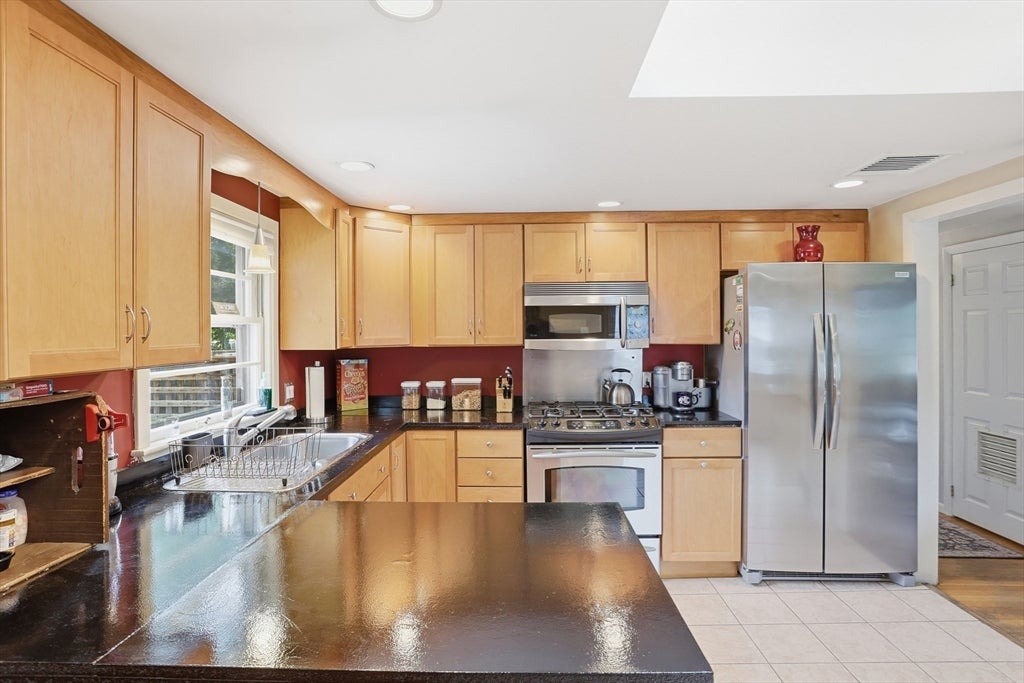 50 Pine St, Hudson, MA, 50 Pine St, Hudson, MA Photo #10