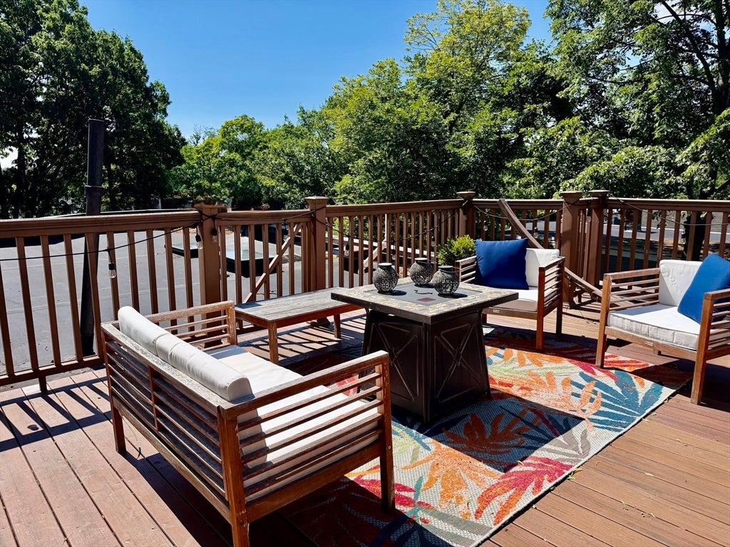 Click for 281 Chestnut Avenue #3, Boston, MA slideshow
