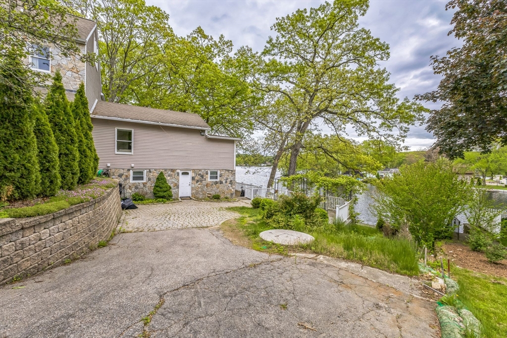 131 Lakeshore