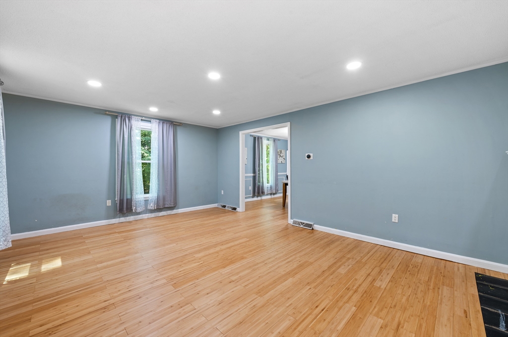 18 Banbury Dr