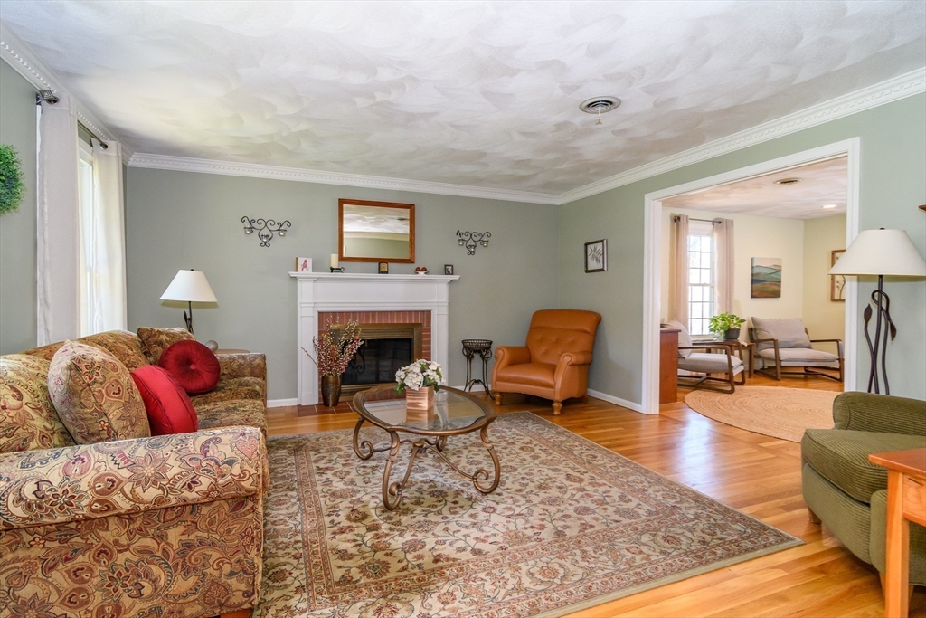 36 Bubbling Brook Rd