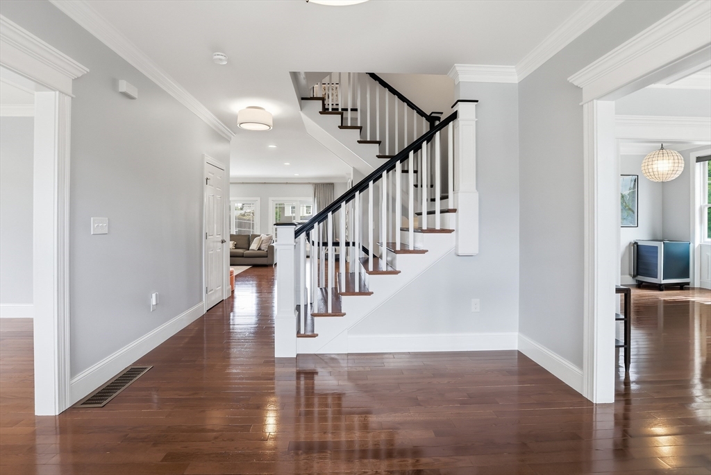 7 Howe St