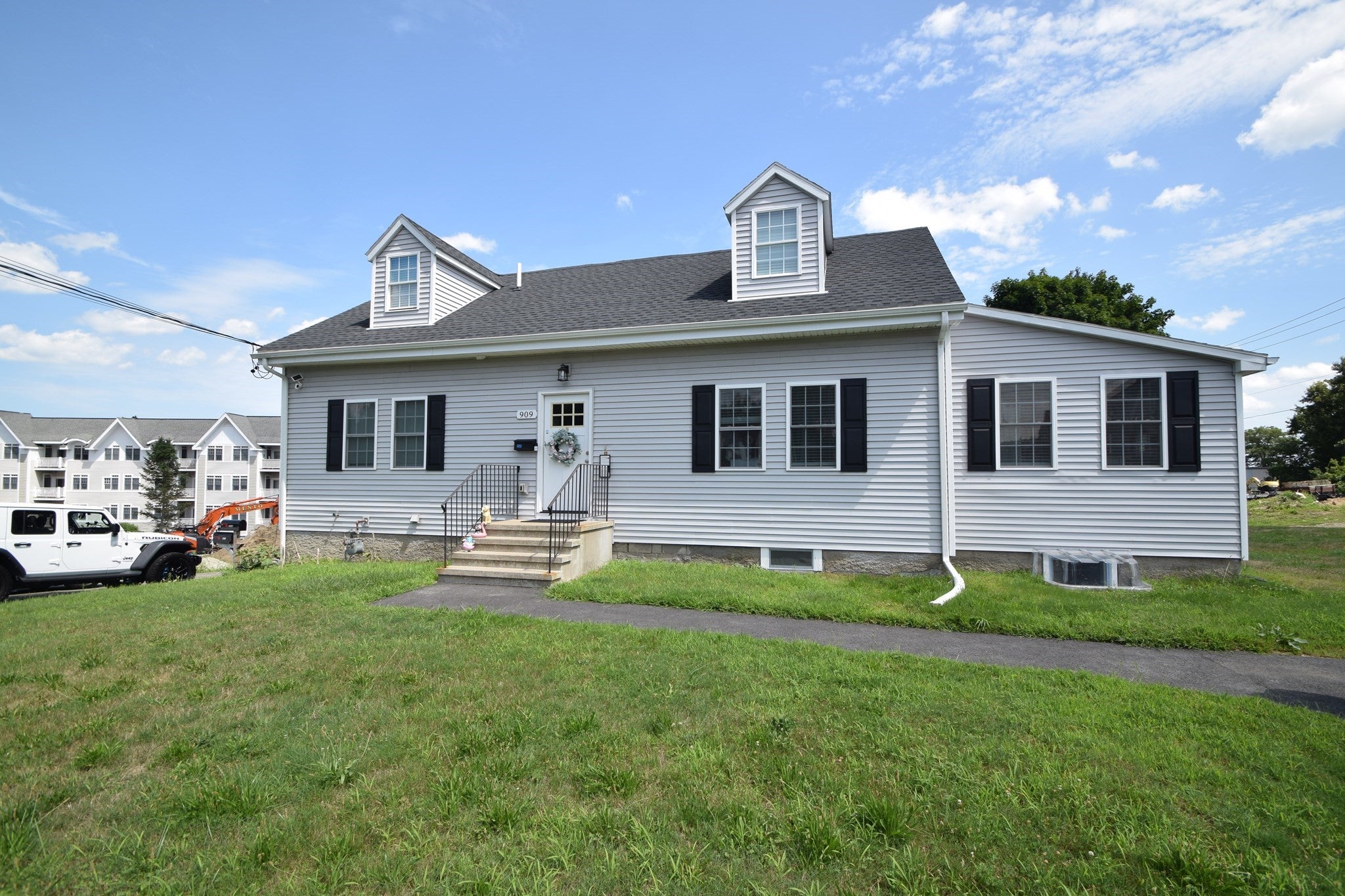 Click for 909 North Street #A, Randolph, MA slideshow