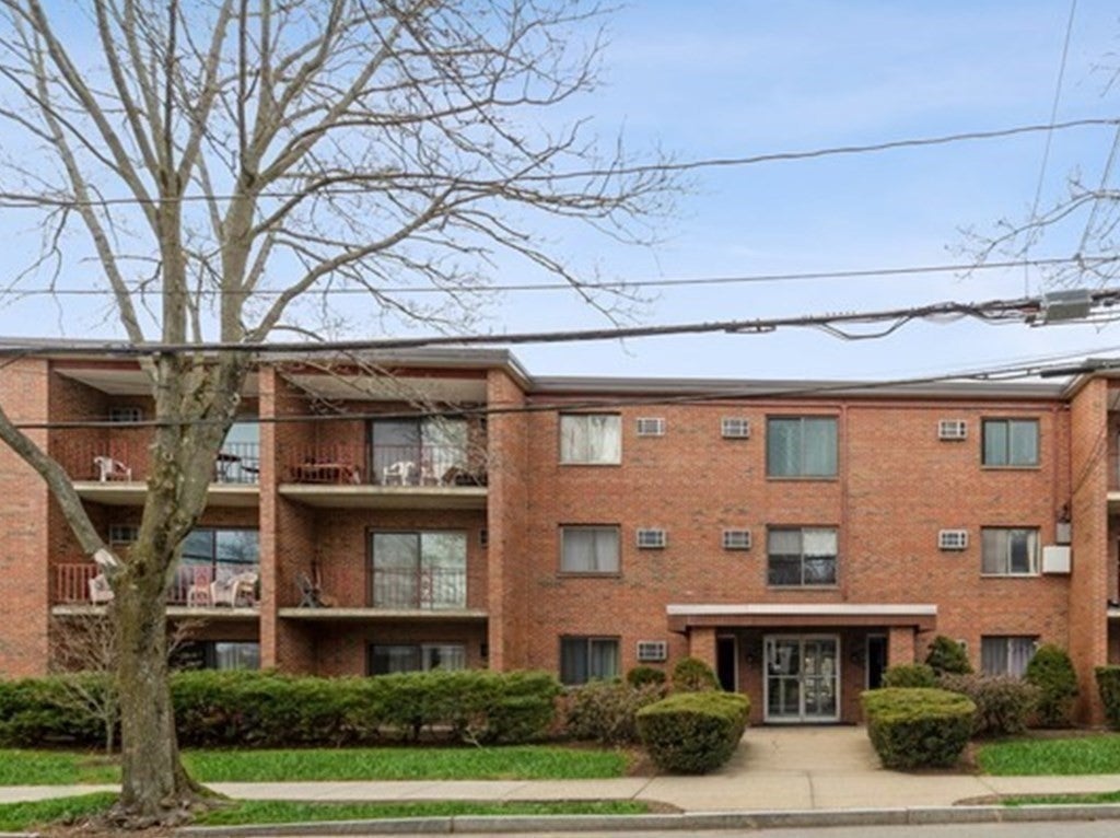 53 Paul St #15, Newton, MA Photo #1