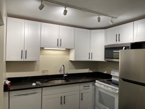 53 Paul St #15, Newton, MA Photo #4
