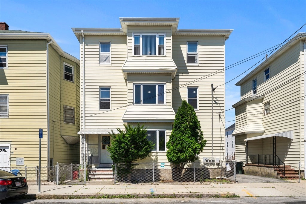 Photo of 95 Flint St, Fall River, MA