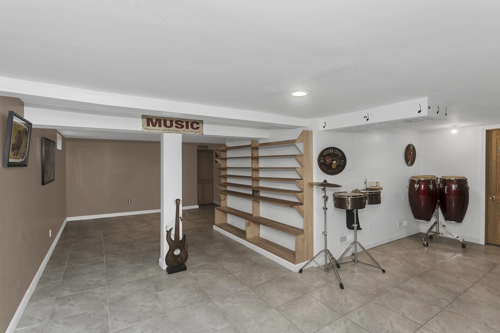 10 Laroche St, Ludlow, MA Photo #20