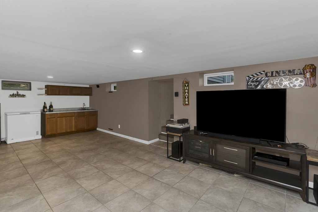 10 Laroche St, Ludlow, MA Photo #18