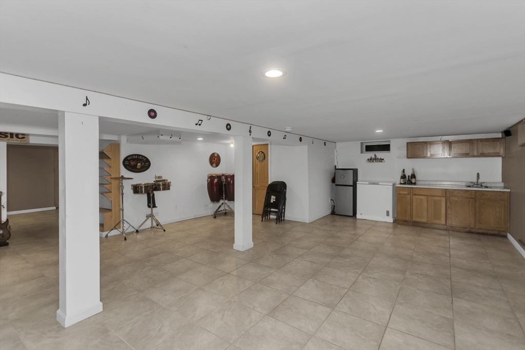 10 Laroche St, Ludlow, MA Photo #19