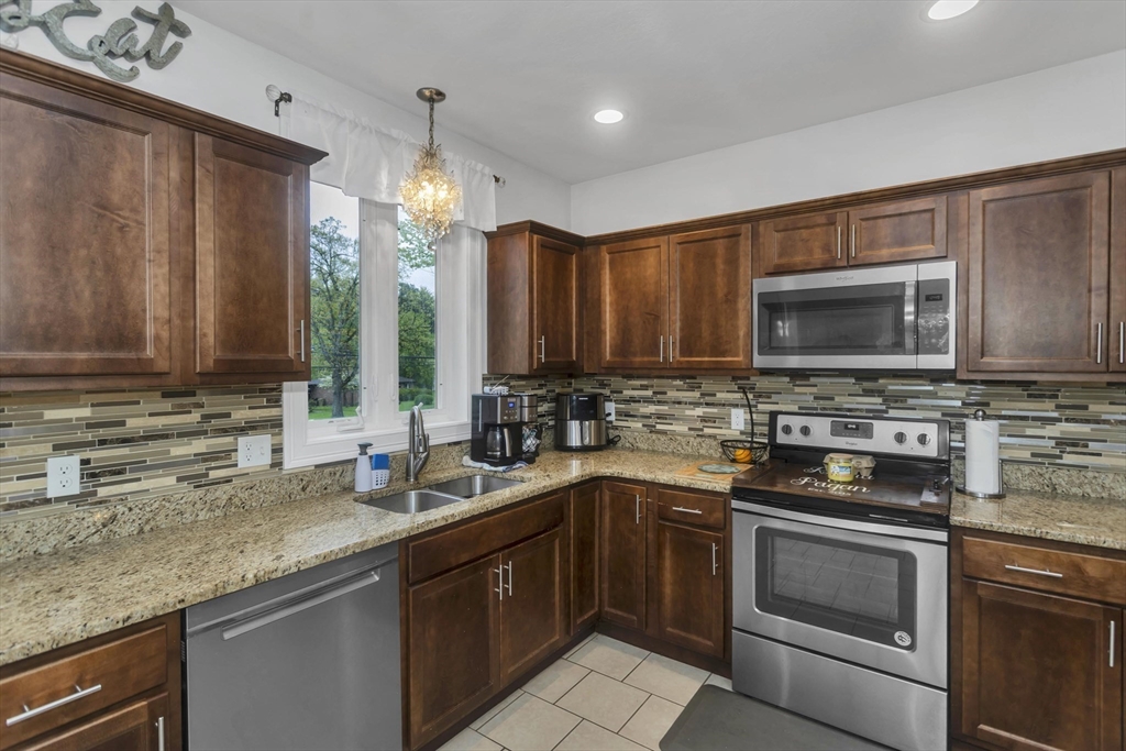 10 Laroche St, Ludlow, MA Photo #4