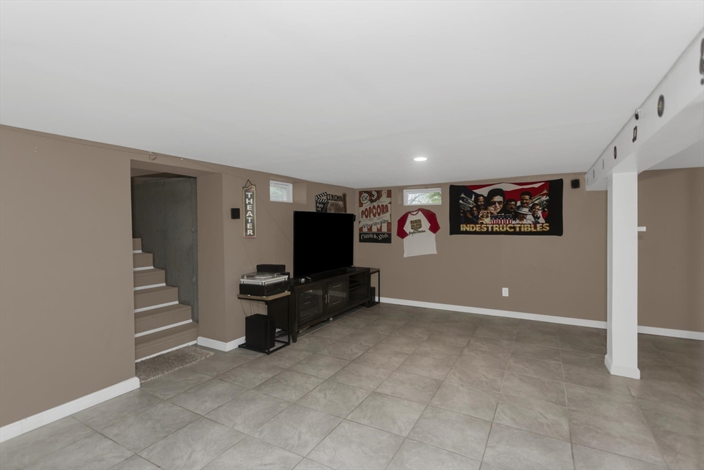 10 Laroche St, Ludlow, MA Photo #23