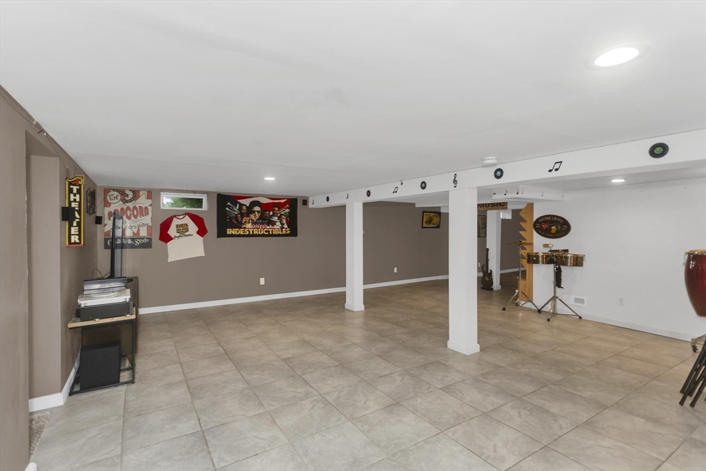 10 Laroche St, Ludlow, MA Photo #21
